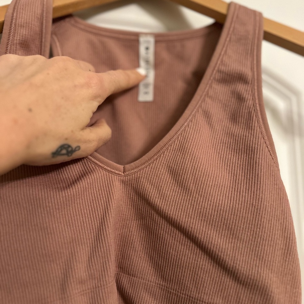 Athlete Ribbed Crop Top - Picture 2 of 2
